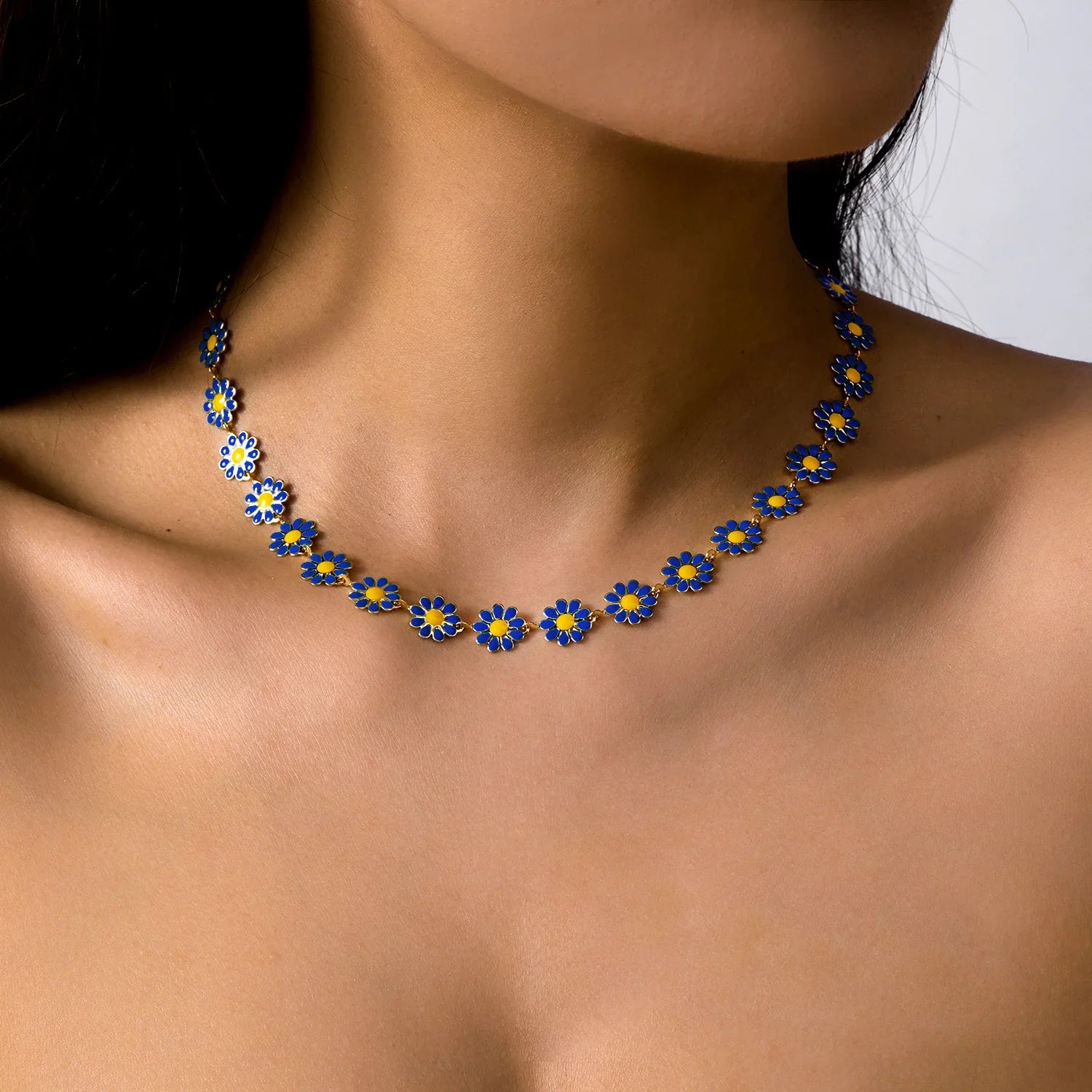 Daisy Charm Choker Necklace