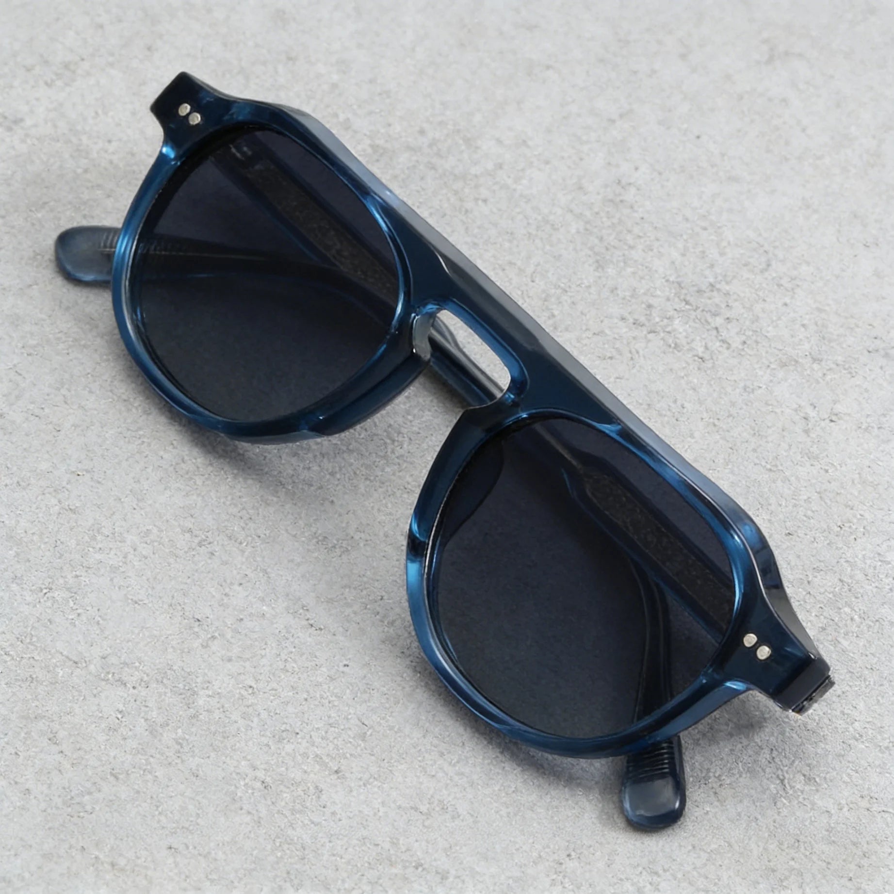 Riveso Shades