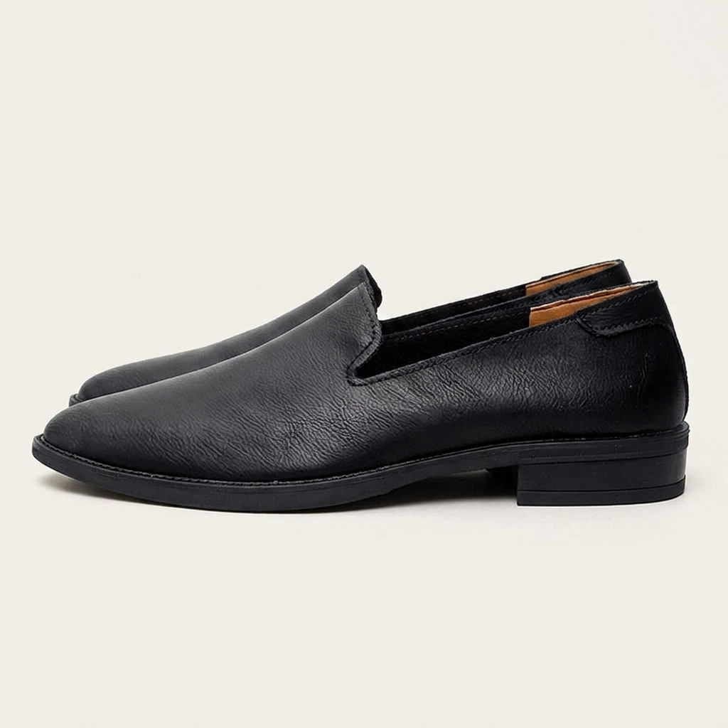 Ostuni Pointed Loafers — Black