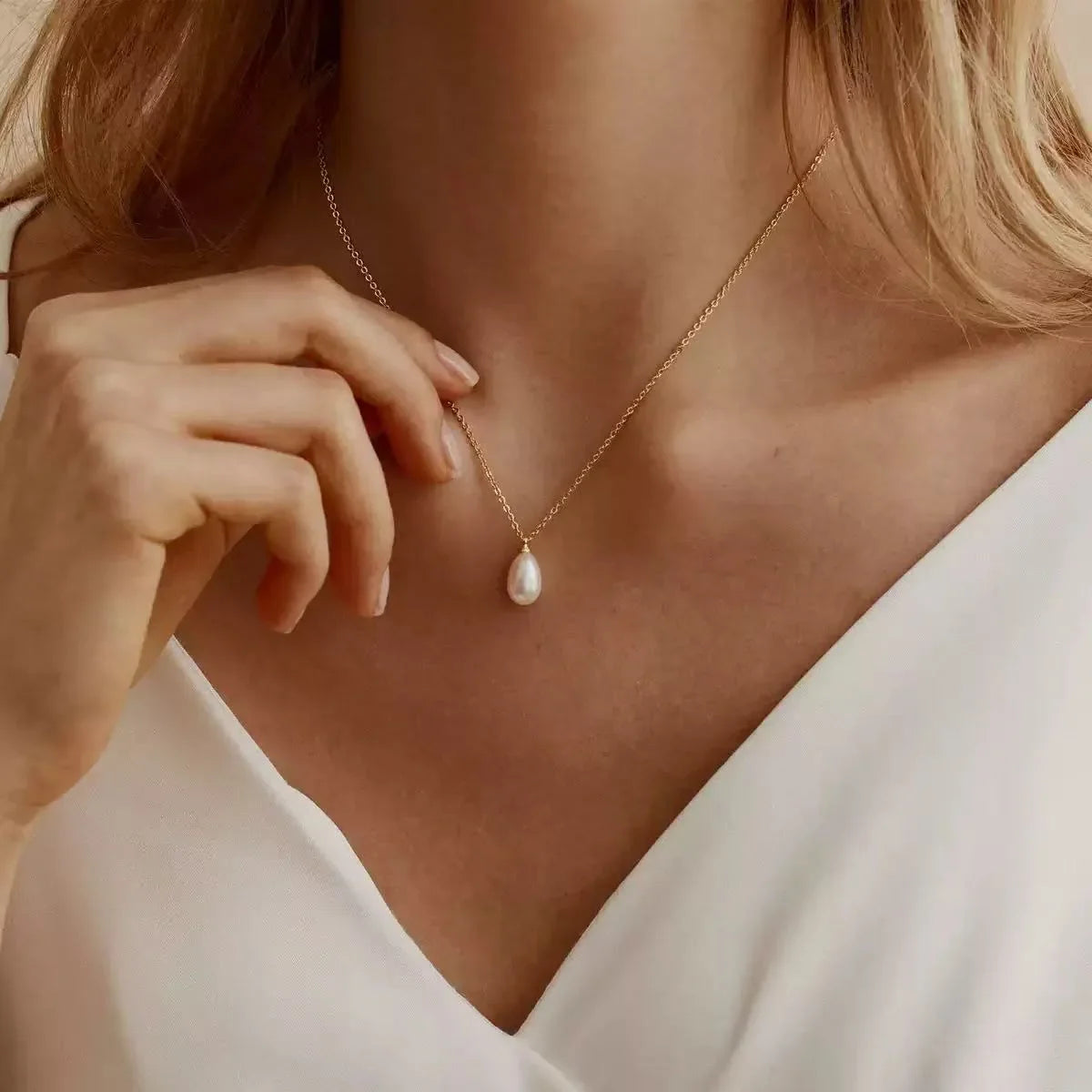 Julie Pearl Necklace