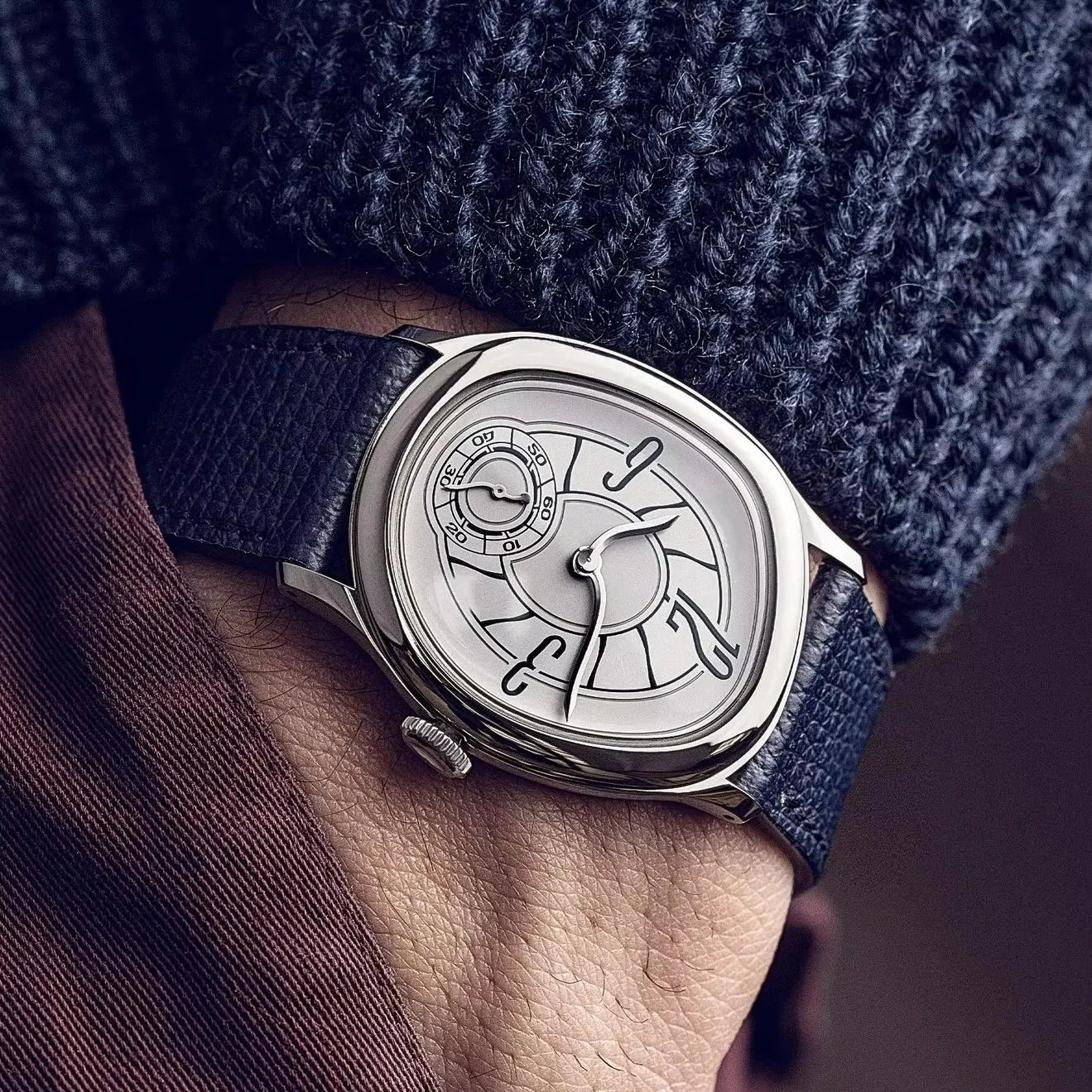 Menton Distortion Watch